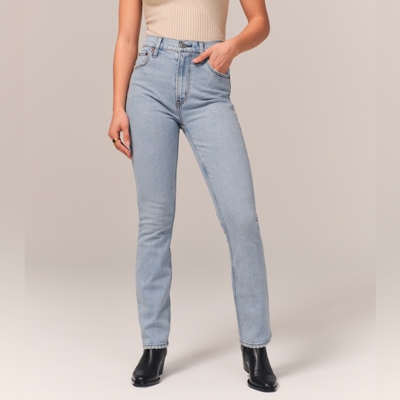 NWT Women’s Abercrombie & Fitch 90’s Slim Straight Ultra High Rise Jeans- 26/2 - Picture 1 of 9